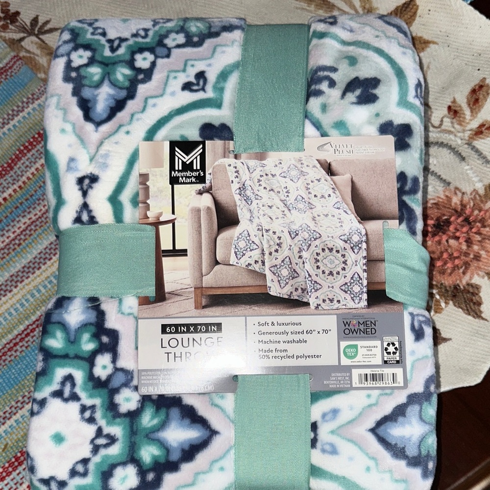 Blue and White Lounge Throw